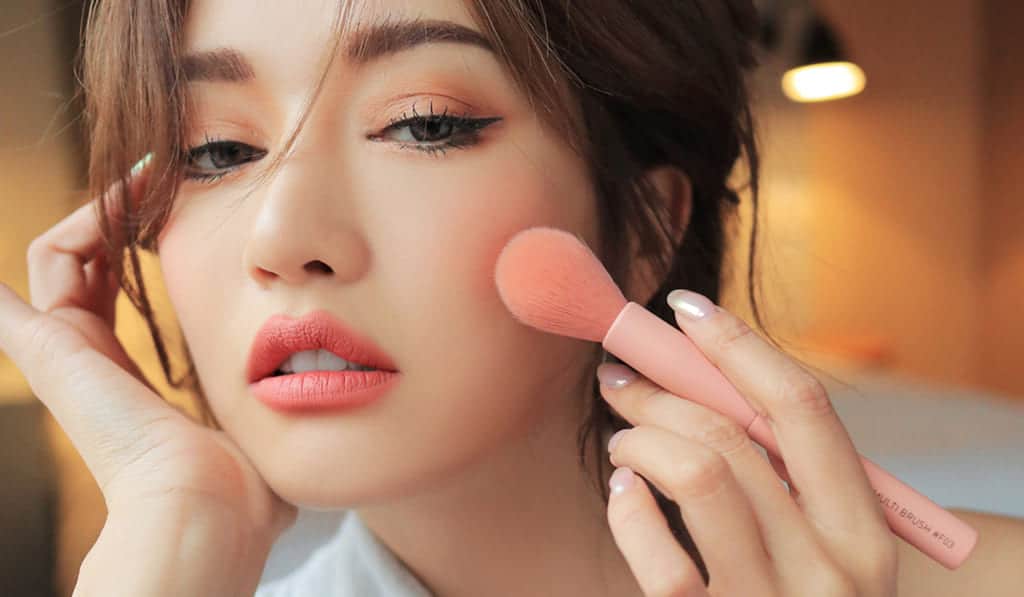 mẹo để giữ lớp trang điểm lâu trôi suốt cả ngày