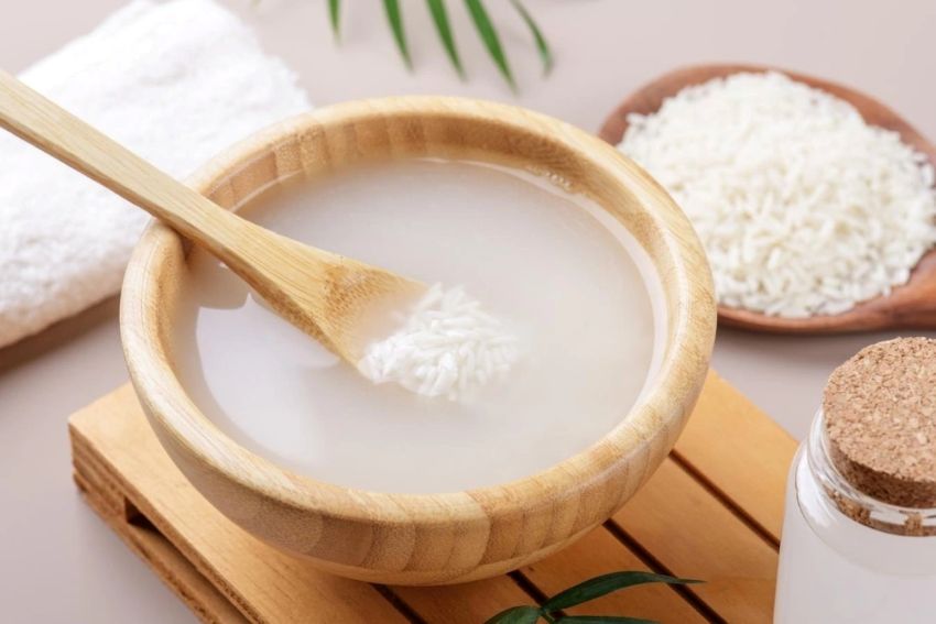 Rửa mặt bằng nước vo gạo 